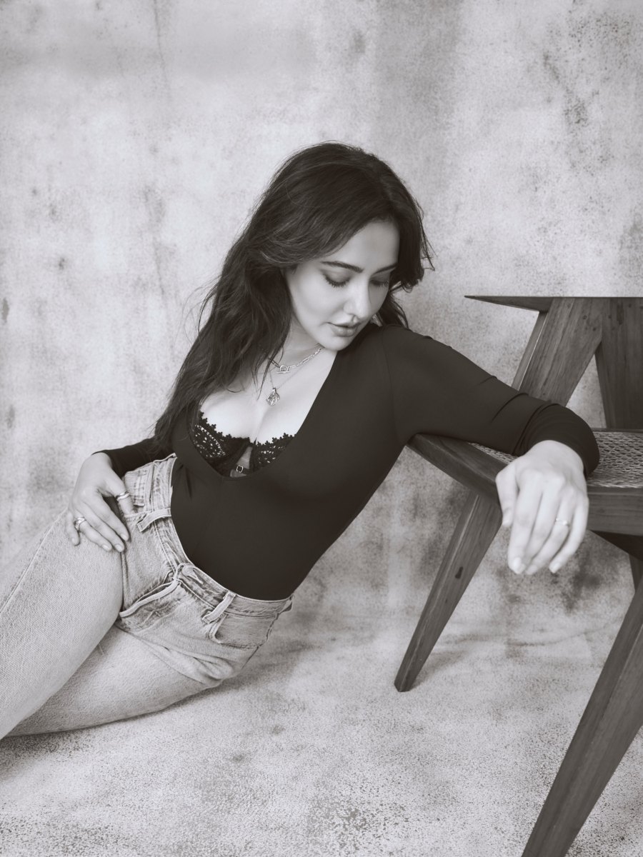 Neha-Sharma-photos-8